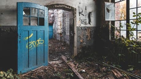 Vergänglichkeit: Verlassene Jagdschlösser und Lokschuppen: Lost Places in Nordrhein-Westfalen