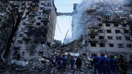 Al menos 14 muertos en uno de los mayores ataques rusos con drones y misiles sobre Kiev