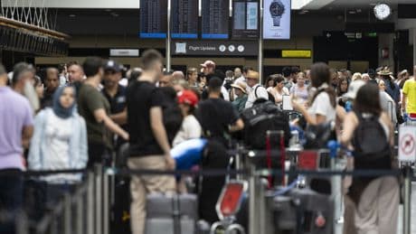 Beteiligung von Lufthansa | Flugdaten-Riese gibt Milliarden Passagierprofile an US-Behörden