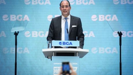 Liveblog Trump-Zölle: Deutsche Exporteure: Kein Zoll-Deal mit Trump um jeden Preis