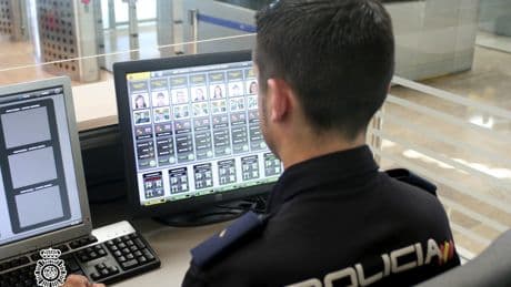Interior obligó a incluir material para los polémicos servidores de Huawei en un contrato para el Sistema Integral de Control de Fronteras de la Policía Nacional