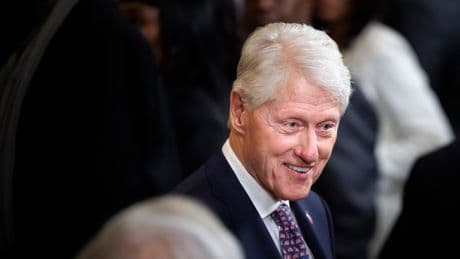 Affaire Epstein : après Trump, Clinton aurait également envoyé une lettre pour le livre d’or des 50 ans du pédocriminel