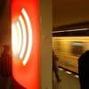 17-Jähriger zieht Schusswaffe: Bewaffnete Jugendliche überfallen Berliner U-Bahn-Shop