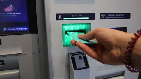 Los gastos colador que te están vaciando la cuenta (y cómo identificarlos según una experta)
