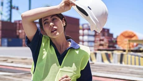 Geen zin om te werken met 30 graden? ’Een werkgever mag een spontane vrije dag niet zomaar weigeren’