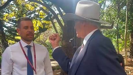 Australien: Politiker droht Journalist Schläge an