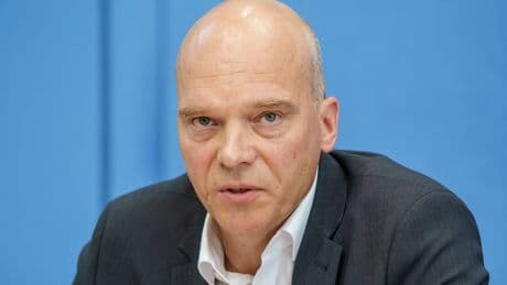 Eklat im Gesundheitsministerium: Pressesprecher droht Journalisten