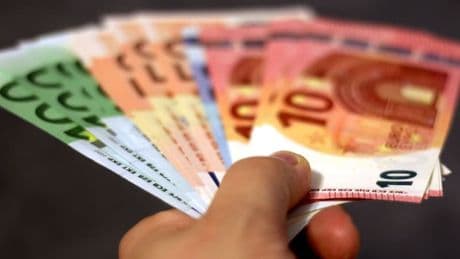 Fin de l'argent liquide voulue par Gérald Darmanin: ces pays où le cash a déjà quasiment disparu