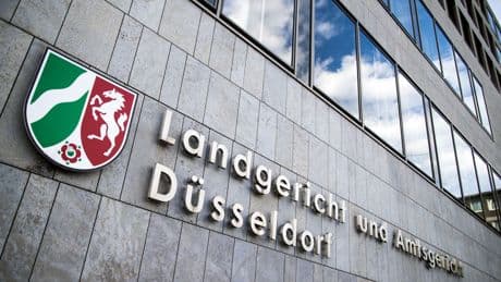 Amtsgericht Düsseldorf: Angeklagter Polizist per Haftbefehl gesucht