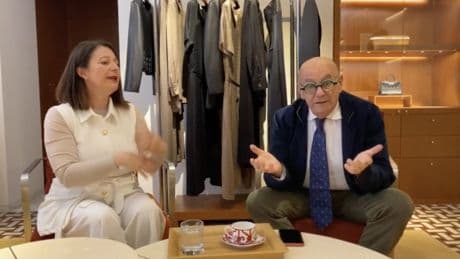 Le pillole di galateo di Petra e Carlo: l’accoglienza in una grande boutique