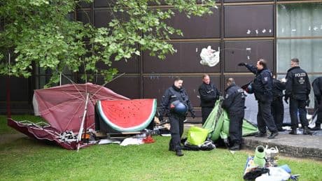 Nach Randale an Berliner Uni: Propalästinensischer Aktivist darf vorerst in Deutschland bleiben