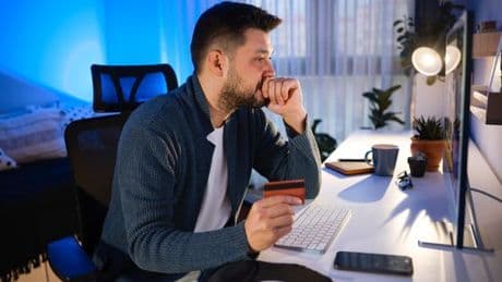 Warning for people who date online over 'sneaky' scams that can drain your bank