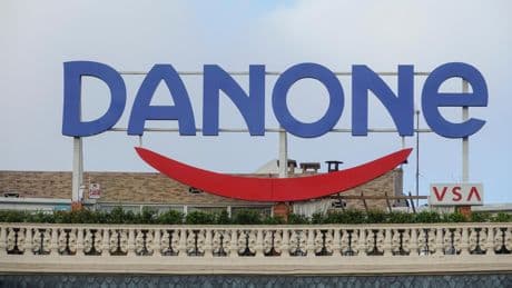Bénéfice net en baisse pour Danone, qui continue d'augmenter ses volumes de ventes au premier semestre
