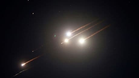 Israelische Armee: Iran greift Israel mit "dutzenden Raketen" an