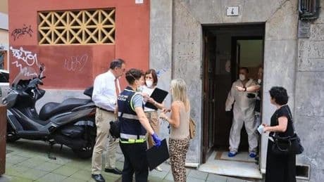Hallan el cadáver de una mujer dentro de un cubo de basura en un piso de Gijón