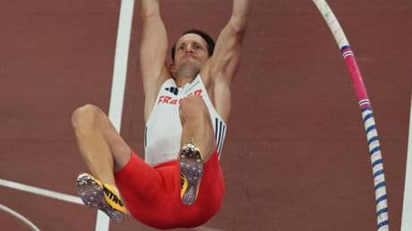 Renaud Lavillenie qualifié pour la finale du saut à la perche aux championnats du monde d’athlétisme