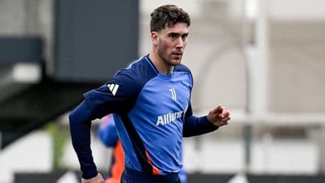 <p>Vlahovic e Koopmeiners, novit&agrave; per Lazio-Juventus dopo l'allenamento</p>