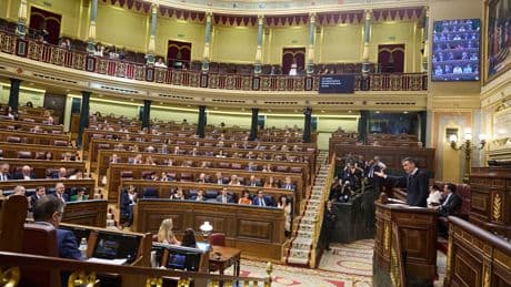 Sánchez gana más tiempo al lograr la confianza de sus aliados