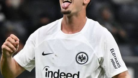 Fußball-Transferblog: Freiburg verpflichtet Stürmer von Eintracht Frankfurt