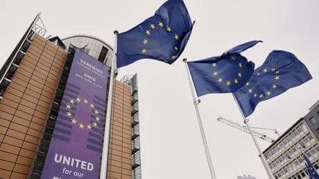 Catalán en la UE, división al canto
