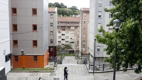 4.226 familias pagan 272 euros mensuales de media por un alquiler público en Bilbao