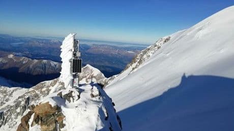 Seracco crolla sul Monte Bianco: vittima un alpinista lombardo, salvo il compagno (attualmente ricoverato)