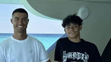 <p>Cristiano Ronaldo jr, chi &egrave; la madre? Spunta l'indizio misterioso sui social</p>