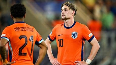 Na debacle Jong Oranje: ‘Dit zijn rare keuzes van Michael Reiziger’