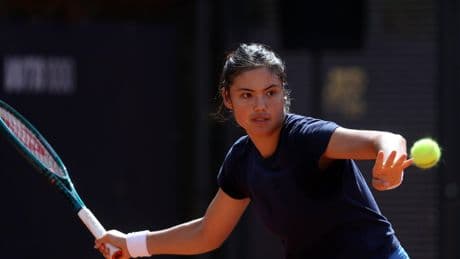 Roland-Garros : face à Iga Swiatek, Emma Raducanu ne veut pas se «faire avaler toute crue»