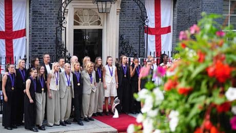 It‘s coming home! Premierminister und Fans feiern die Titelverteidigung der Lionesses