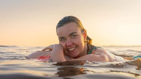 Winnifred (31) zwemt van Engeland naar Frankrijk: ’Twee jaar geleden kon ik niet eens de vaatwasser uitruimen’