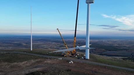 Don Quijote no se lo creería: el primer parque eólico que convierte sus aspas en hormigón