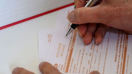 Congés reportés en cas d’arrêt maladie, les enjeux d’une décision sans précédent
