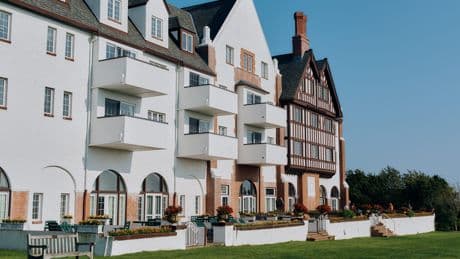 I stayed at a 99-year-old hotel in Montauk for $490. It hasn't lost any of its 1920s charm.