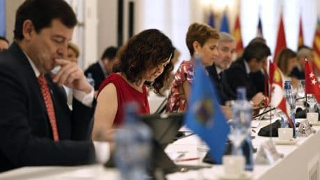 Ayuso abandona la conferencia de presidentes cuando se habla en catalán y euskera