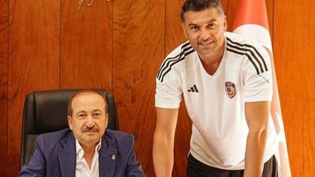 Burak Yılmaz, Gaziantep FK'ya imza attı