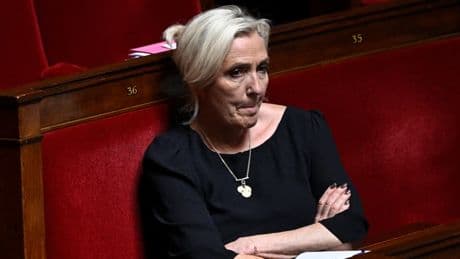 "Une mesure sociale désastreuse": Marine Le Pen dénonce la nouvelle baisse du taux du Livret A