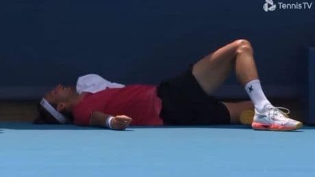 Rinderknech se retira en Cincinnati tras desplomarse a mitad de partido por el calor