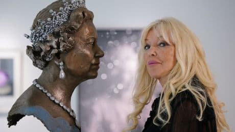 ‘I sculpted the Queen’s face and she told me what worried her most at Buckingham Palace’