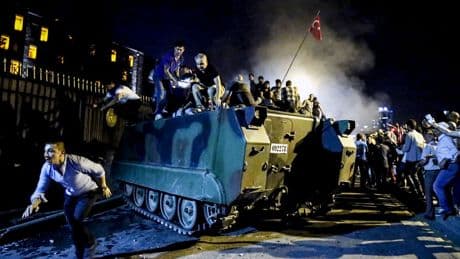 FETÖ'cü hainlerin kalkışmasına geçit verilmedi.... Millet 'Terörsüz Türkiye'nin yolunu açtı