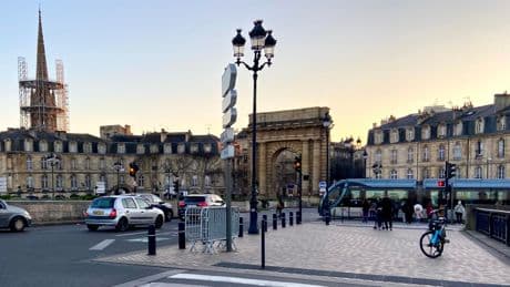 Bordeaux : un homme sous OQTF suspecté d’avoir agressé sexuellement une mineure de 17 ans dans le tramway