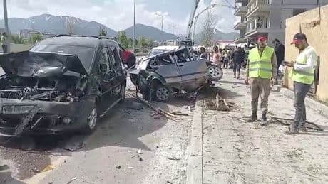 Freni boşalan beton mikseri dehşet saçtı