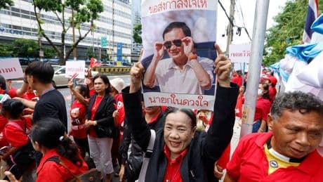 En Thaïlande, le leader politique Thaksin acquitté de crime de lèse-majesté