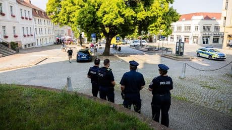 In Brandenburg - Vermummte attackieren Fest gegen Hass und Hetze