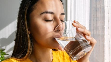 10.000 Schritte gehen, 2 Liter trinken, frühstücken – was wirklich gesund ist
