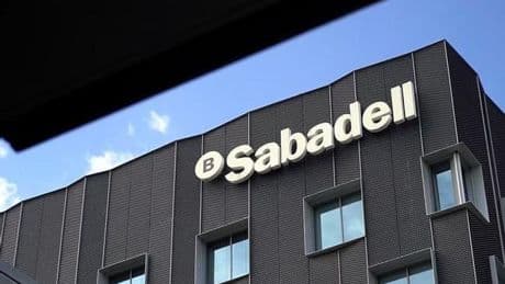 Los pequeños accionistas del Sabadell cargan contra Competencia