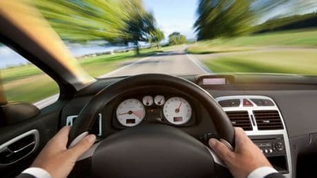 Ni multas ni radares: el dispositivo que será obligatorio en este país para frenar el exceso de velocidad