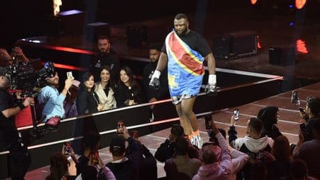 Boxe: le Congolais Martin Bakole, la mise aux poings face au Nigérian Efe Ajagba