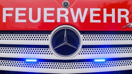 Notfälle: Gasflasche explodiert in Gartenlaube – Frau schwer verletzt
