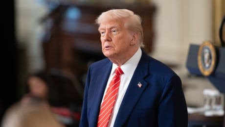 Trump insta al Congreso a subir los impuestos a los ricos